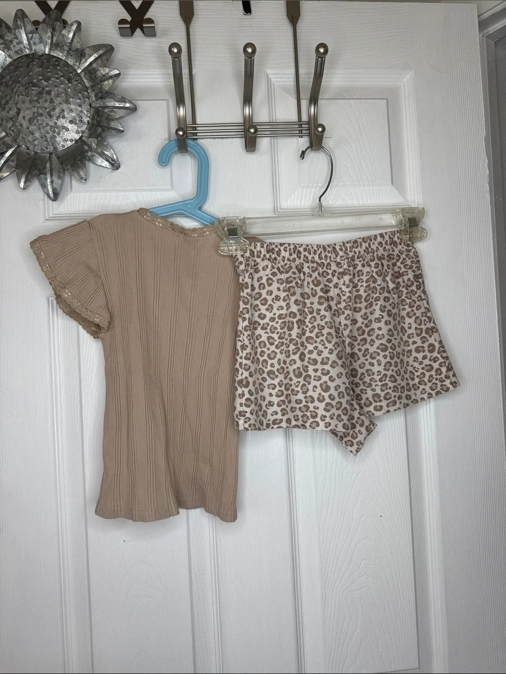 Jessica Simpson Beige Ruffle Sleeve Ribbed Top Leopard Print Skort Set Sz S (7)